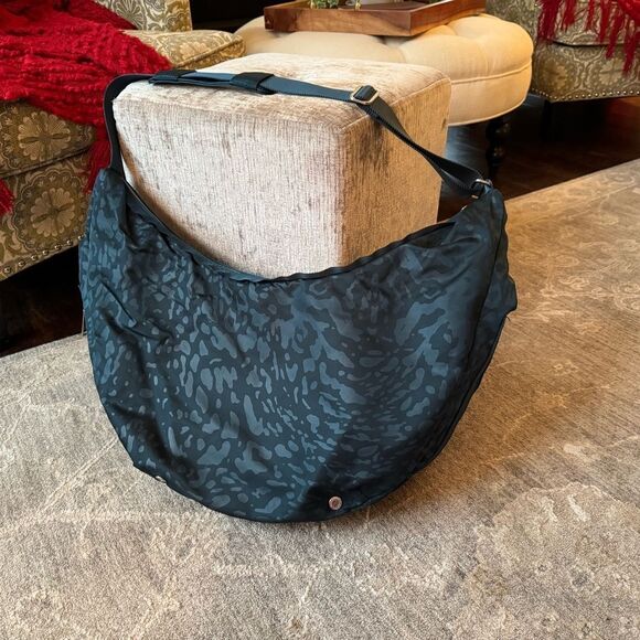 Handbags - Lululemon Resolution Hobo Bag Teal